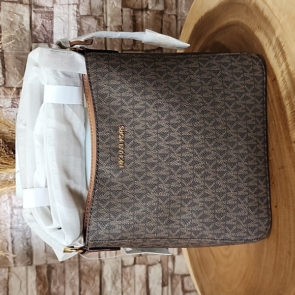 Michael Kors Brown Crossbody Bag Brand New - Picture 1 of 10